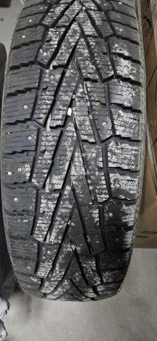 Продам зимнюю резину 225/65/17