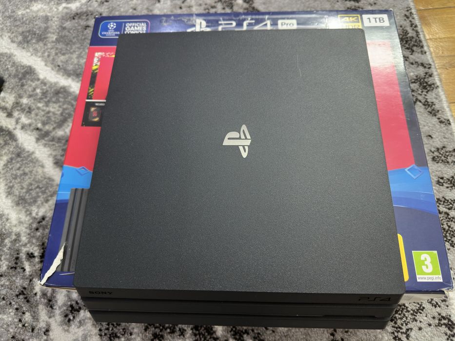 PS4 Pro 1TB + 2 controllere + jocuri