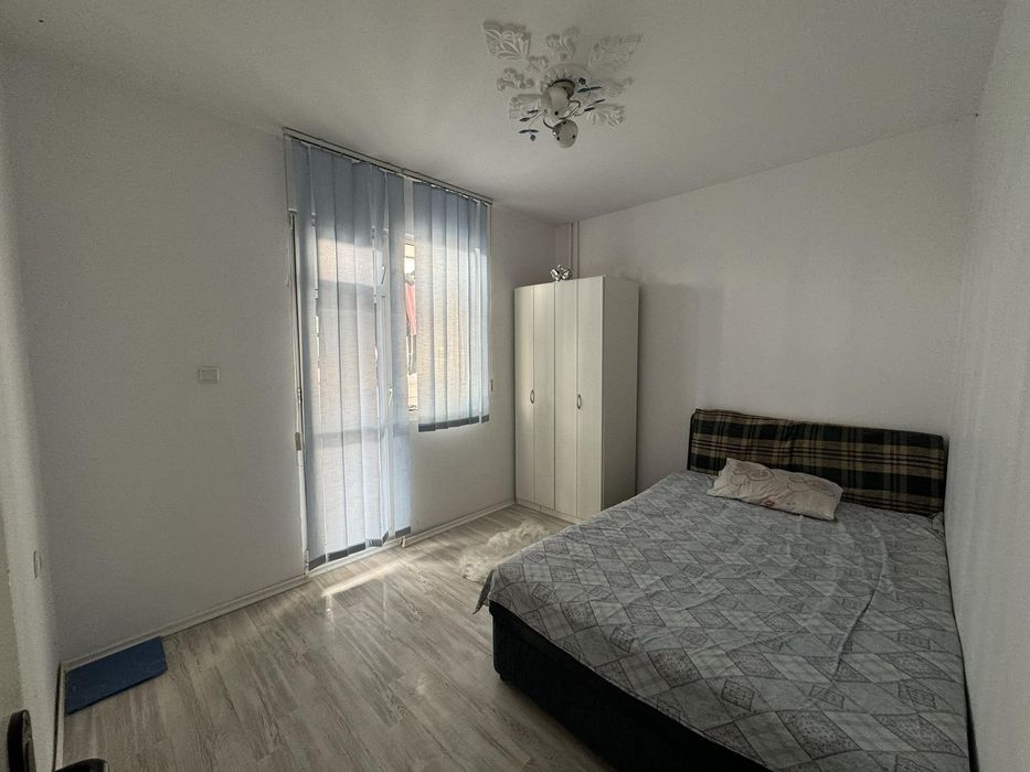 Продава се Тристаен апартамент в Бургас, Възраждане - 100 кв.м за 1800 €/кв.м - Снимка #2