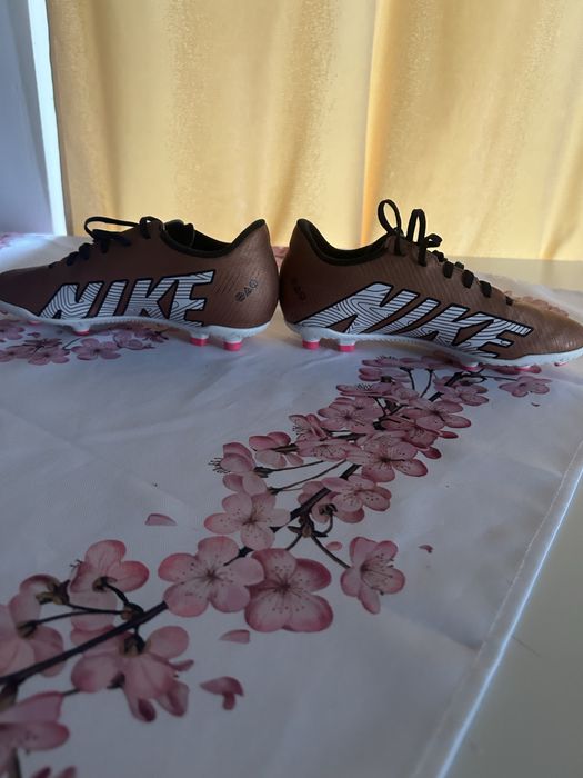 Vand ghete de fotbal nike mercurial