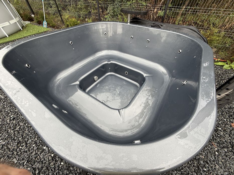 Ciubar  jacuzzi Hidromasaj Aero Masaj 8-10 peroane , acrilic