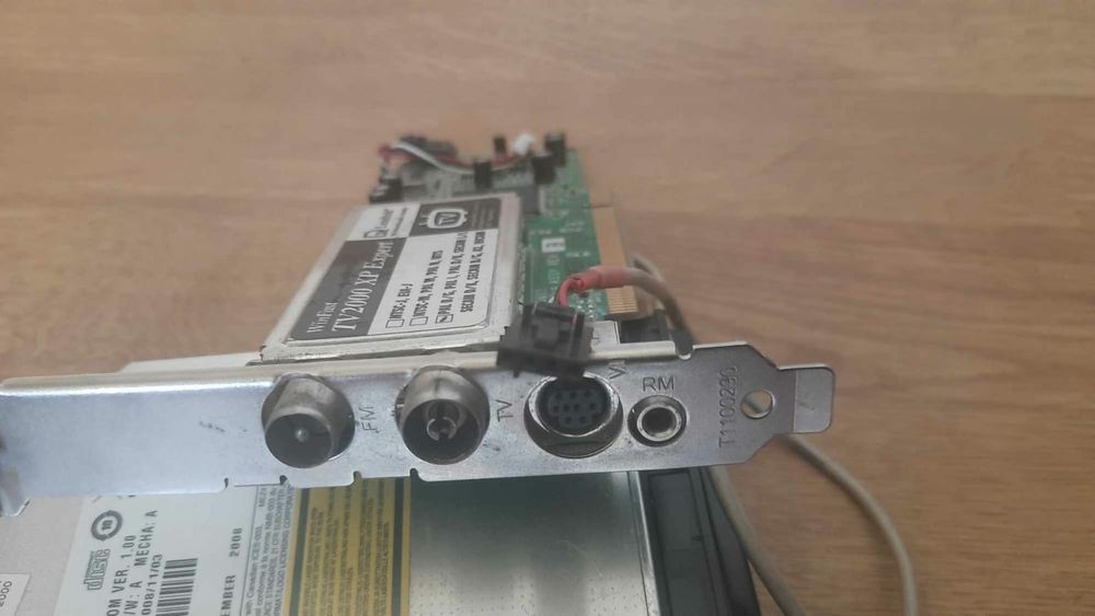 Vînd placă tuner Tv pc.