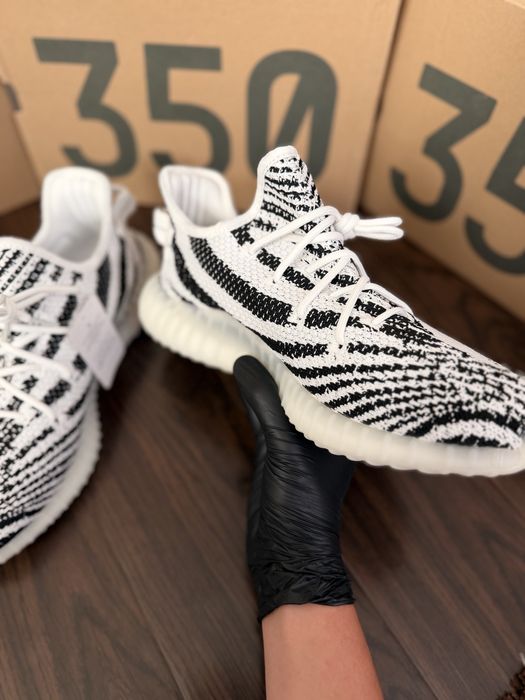 Yeezy 350 V2 zebra