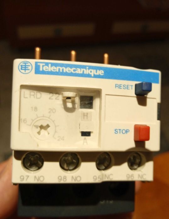 Контактор "Telemecanique "4 kW ,бобина 220V  и термична защита за ЕД