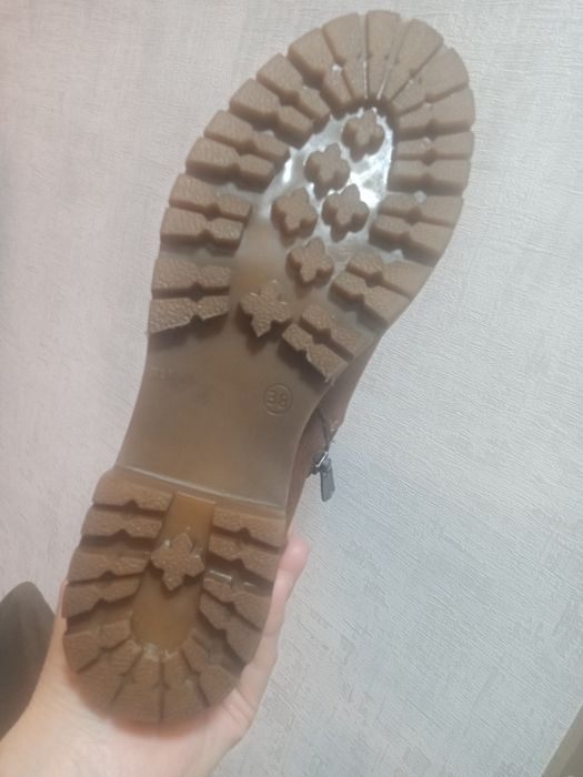 Сапожки. Кроссовки