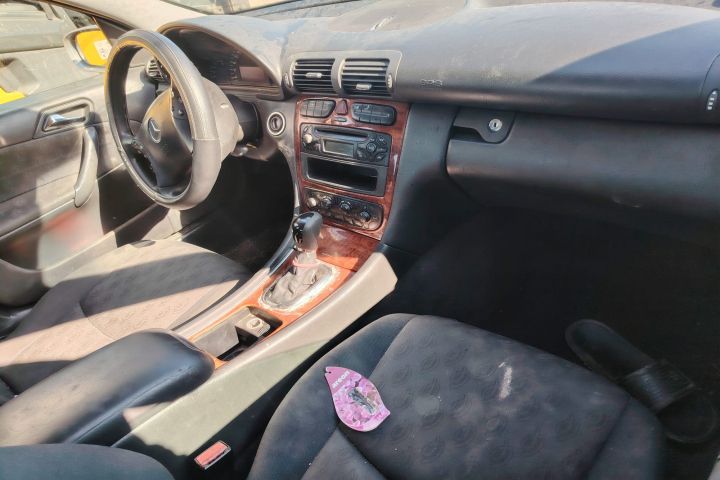 Lampa / Tripla stop stanga pe aripa Mercedes-Benz C-Class 2003
