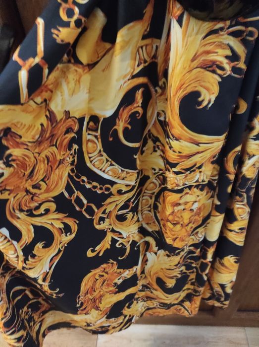 Рокля от фин полиестер,тип прегърни ме.Дълга до глезена.