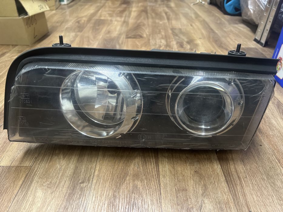 Комплкнт фар на bmw e38