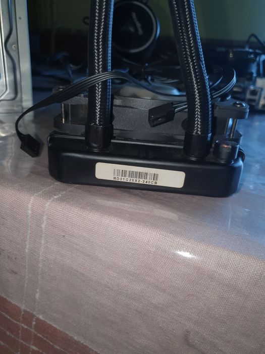 Cooler de răcire Segotep pe baza de lichid