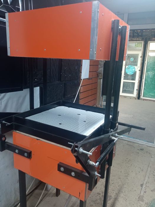 Вакумно формовочный аппарат