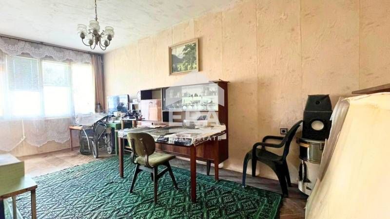 Продава се Четиристаен апартамент в Търговище, Център - 103 кв.м за 837 €/кв.м - Снимка #1