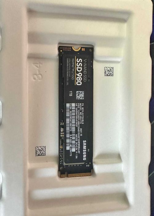 HDD NVME Samsung 980 PRO  1TB, cu 99% sănătate rămasă.