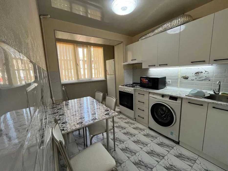 R2! Сдаётся УЮТНАЯ квартира 2/3/5 на Максим Горьком ор-р метро БИЙ!