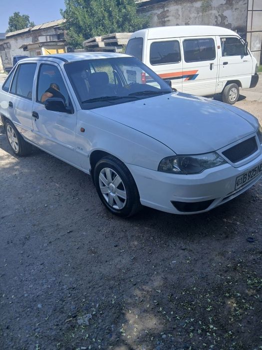 Nexia 2 sotiladi 1.6