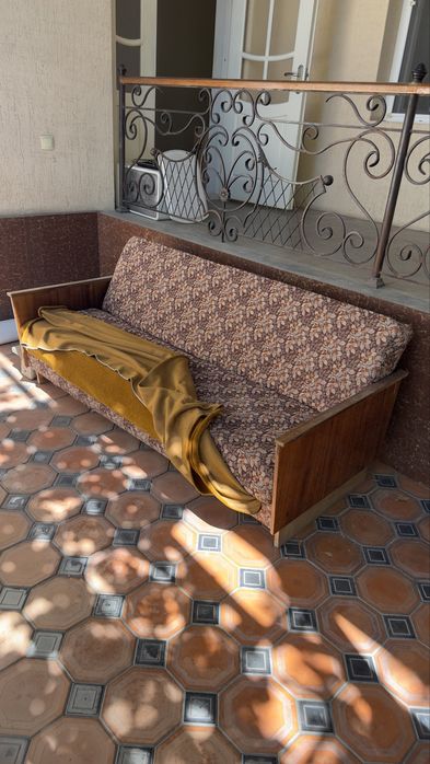 Диван старый б/у