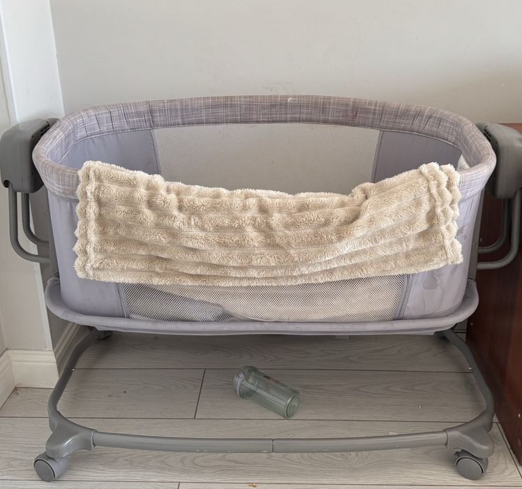 Продам детскую кроватку 10000