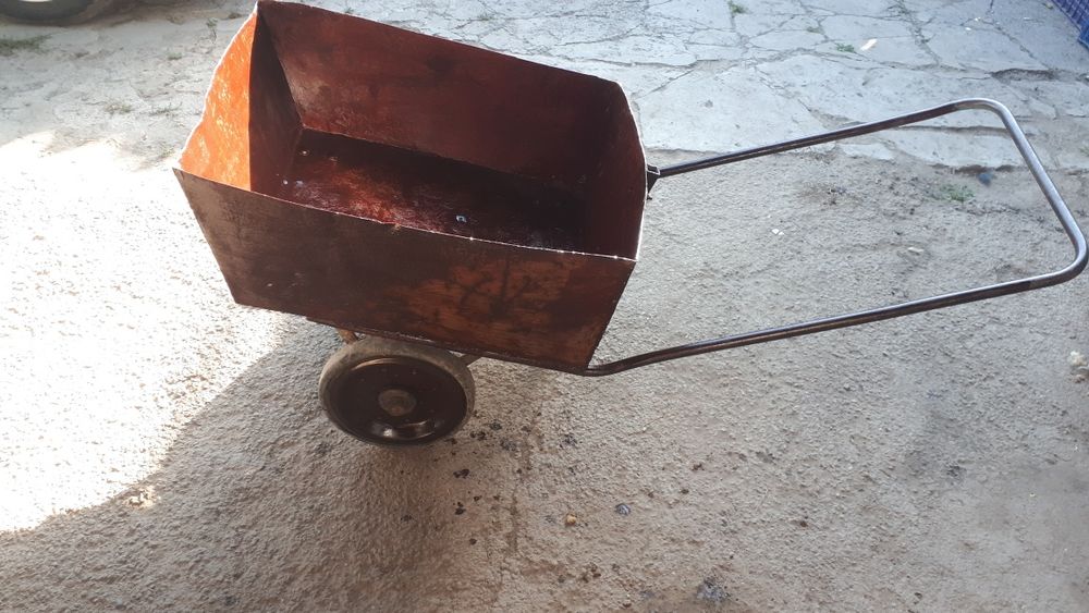 Тачки строительные металлические