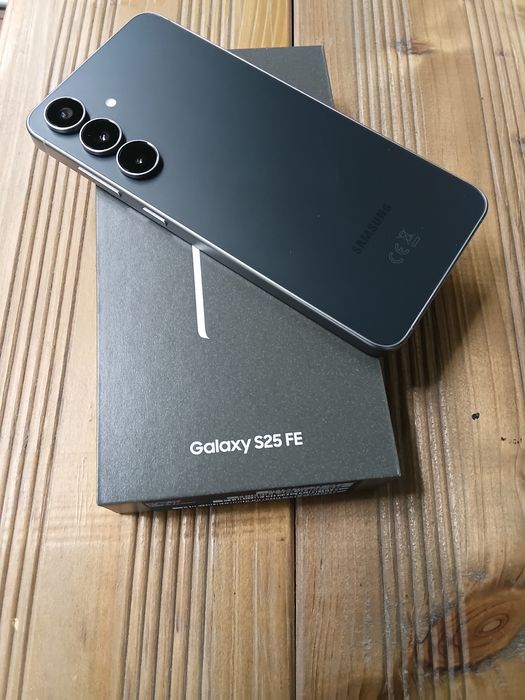 Samsung S25 FE, Гаранция, подаръци