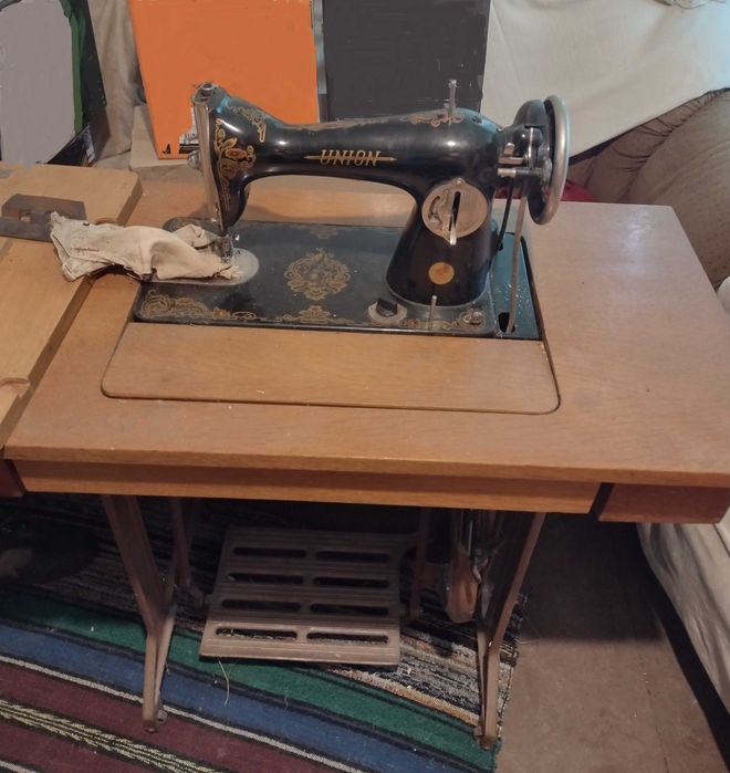 Стара крачна шевна машина - 2 броя