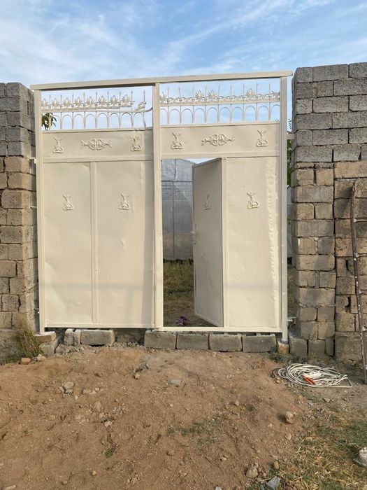 Продаётся участок, есть забор из шлакаблоков,адрес  Юкори туркман