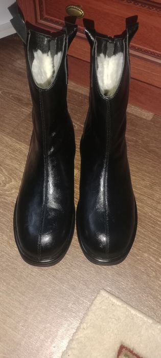 Продам новые кожаные сапоги