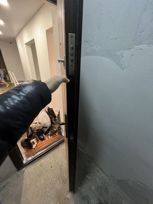 Дверь входная б/у полотно