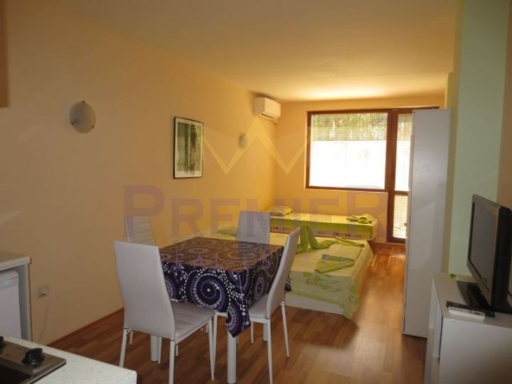 Дава се под наем Едностаен апартамент в к.к. Св.Св. Константин и Елена - 38 кв.м за 350 € - Снимка #3