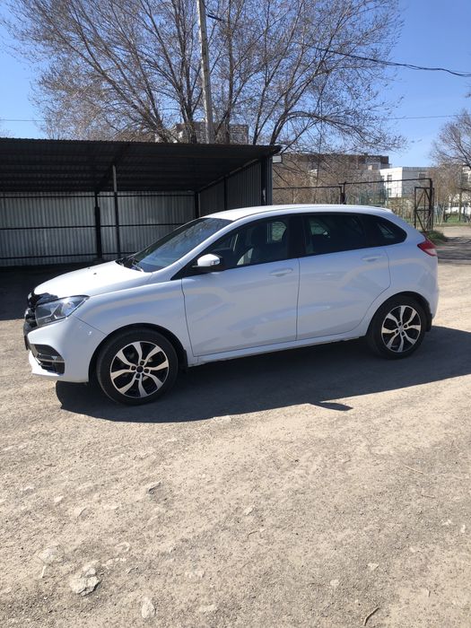 Продам машину LADA XRAY 2017 года