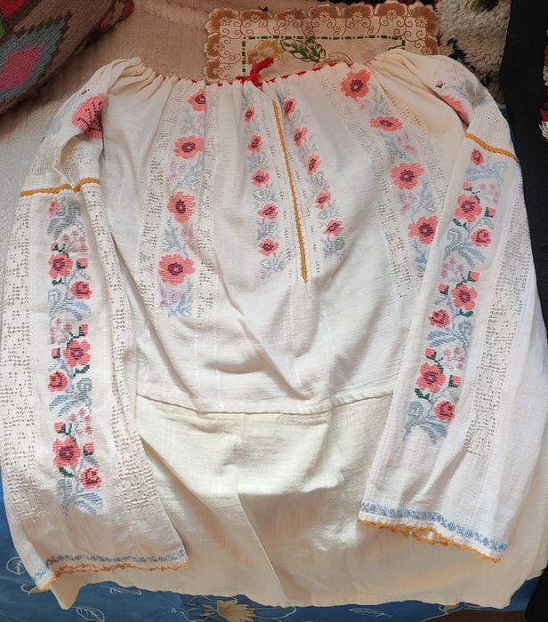 Costum popular zona Munteniei (ie și fotă)