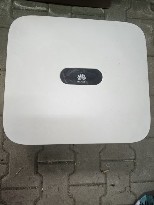 Invertor solar trifazat