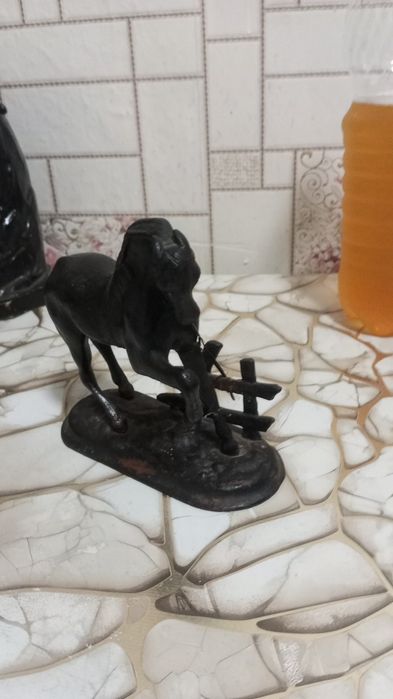 Статуэтка Конь .