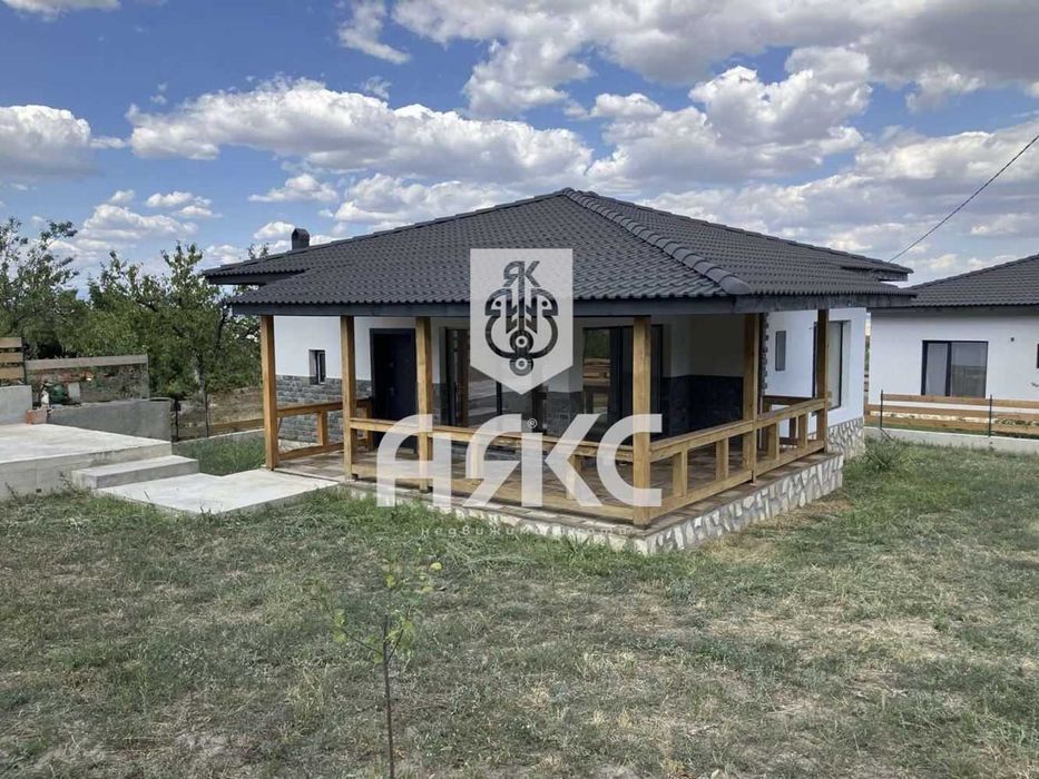 Едноетажна къща в с. Симеоновец