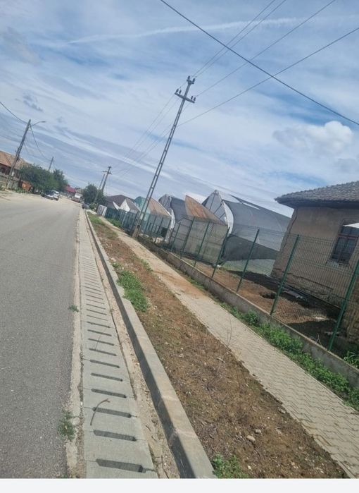Vând teren, suprafață de 2600 mp