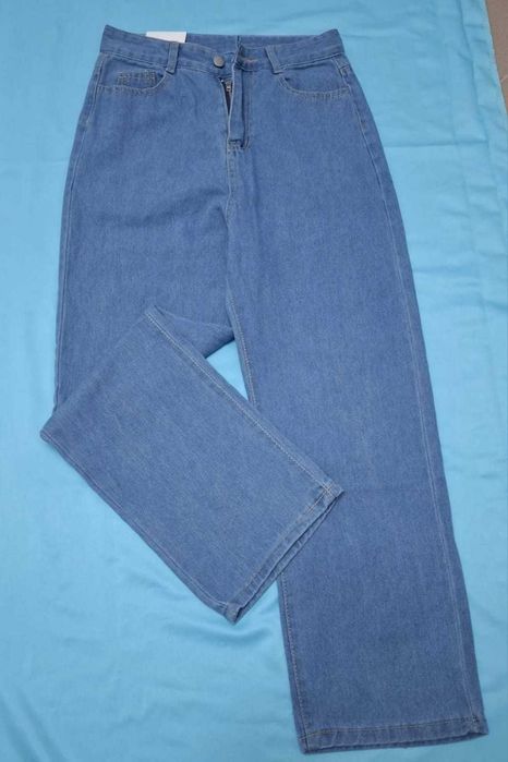 Джинсы свободного кроя голубые . Размер: 42-44, женские