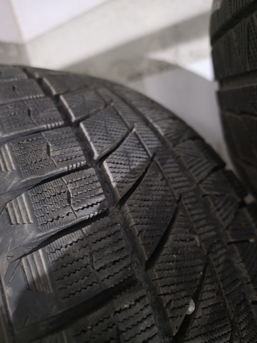 Продам комплект резины 255 50 R20