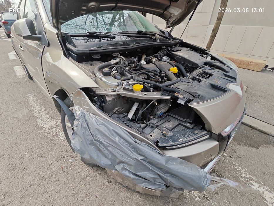 Megane 3 ușor avariat