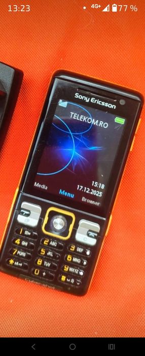 Sony Ericsson k702 Cybershot ( orice rețea, încărcător original)