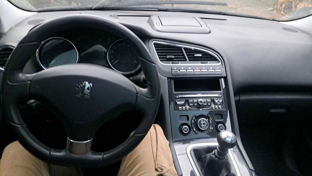 Vând sau Schimb Peugeot 5008 1.6 benzină