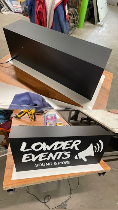 Realizez casete si reclame luminoase la comanda