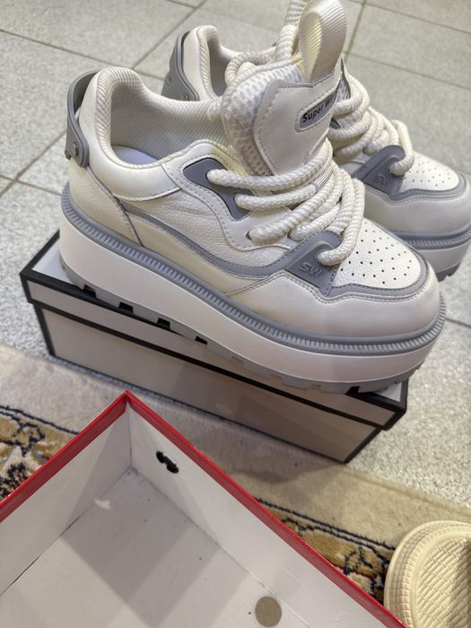 Продам кроссовки