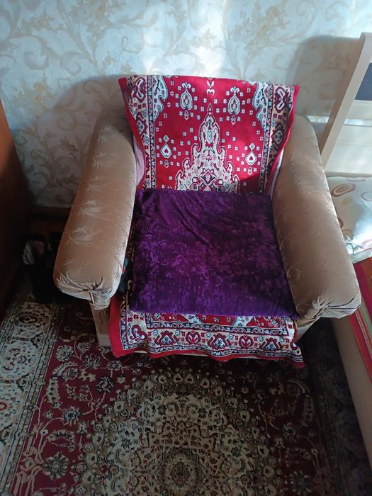 Продам кресла, стулья крепкие  2 штуки.