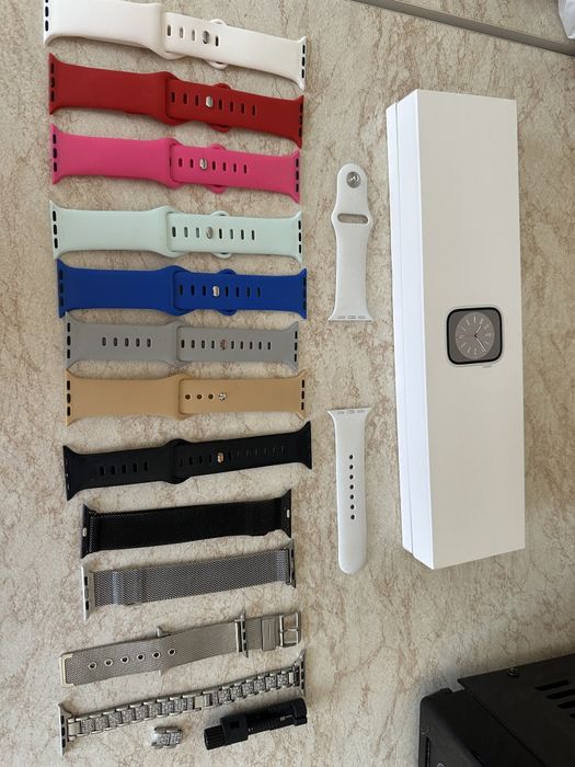 Apple Watch Series 8 – 41 мм Silver Aluminum + много каишки