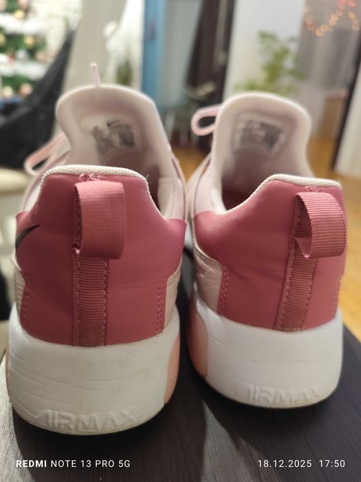 Дамски маратонки Nike