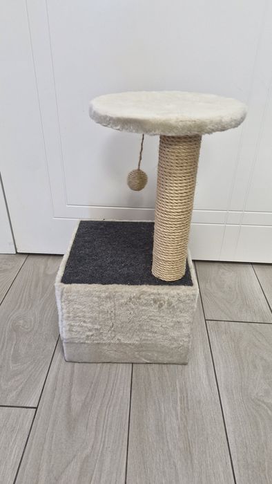 Играчка къща за котка. Кът за игра