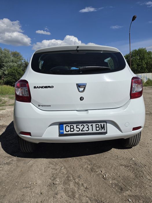 Продавам Дачия Сандеро