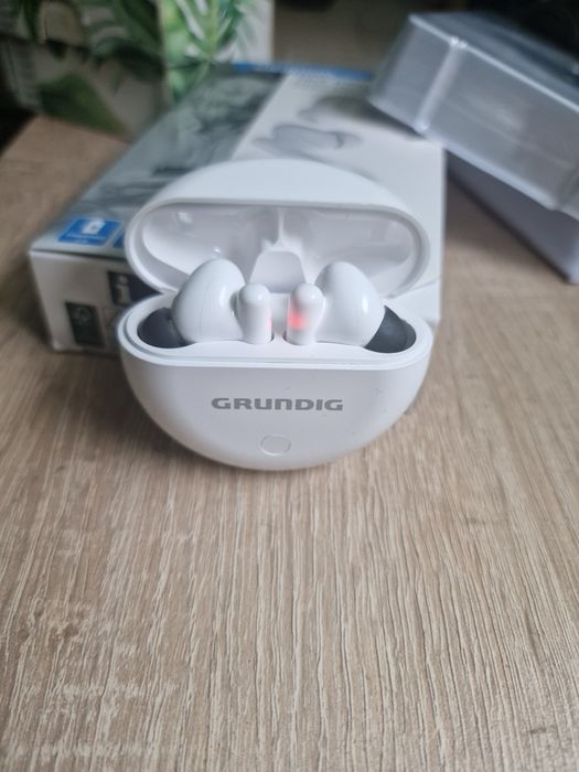 Bluetooth слушалки GRUNDIG