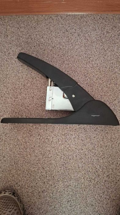 Большой концелярский степлер для архивариусов