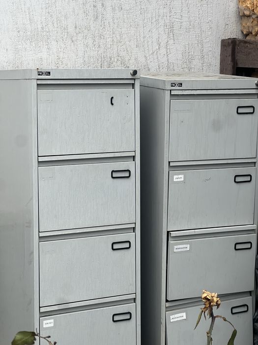 Металлический шкаф для документов