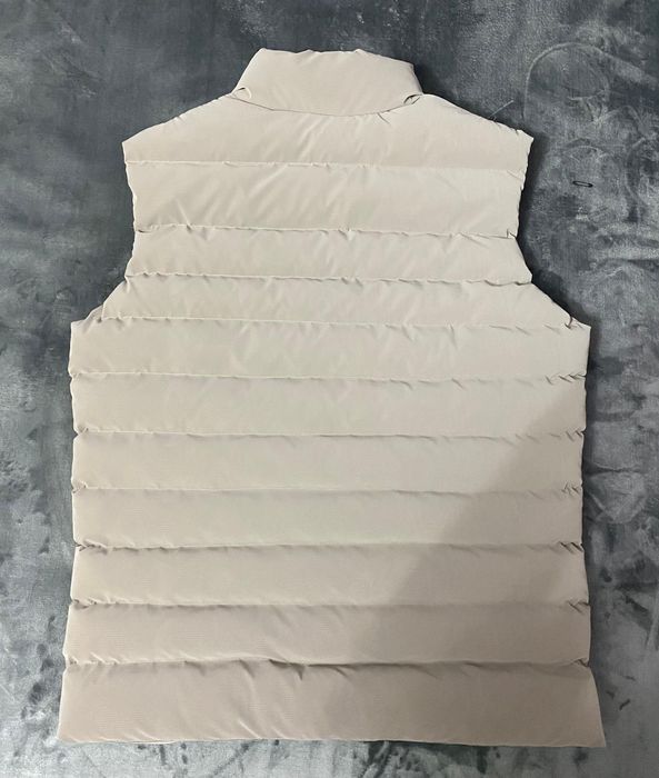 Vând vesta noua de bărbați Calvin Klein