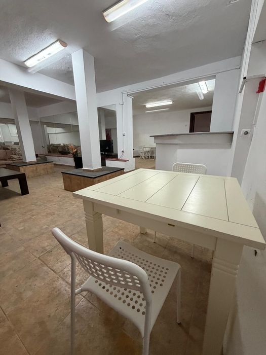 Магазин / Търговски Обект 300 кв.м. в Казанлък на Пазара, до Джамията на Сутерен